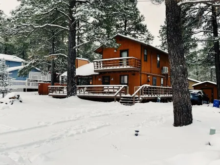 It's a cool summer in Flagstaff! Enjoy the pines in a 3/2 with a king bed