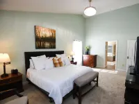 ZenCaza: Perfect Blend of Retreat and Getaway-Prime 5-Bed with Lux King Ensuite