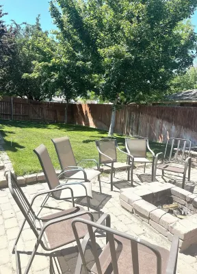 Downtown oasis.. Abundance of Entertainment & Amenities • Hot Tub • King Bed•