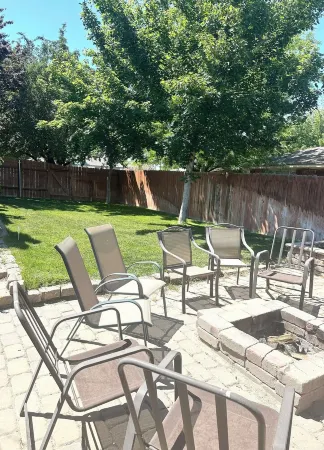 Downtown oasis.. Abundance of Entertainment & Amenities • Hot Tub • King Bed•