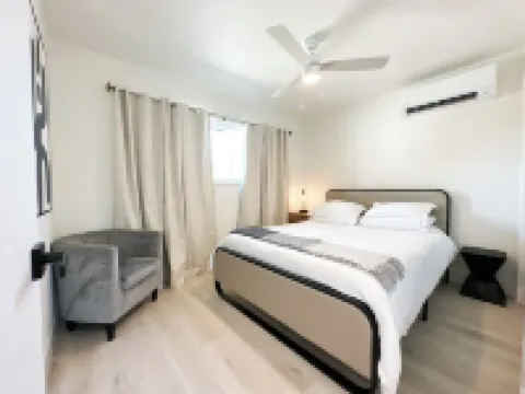 Updated 2-bedroom Apartment close to Hospitals. Located 1 mile from HWY 99.