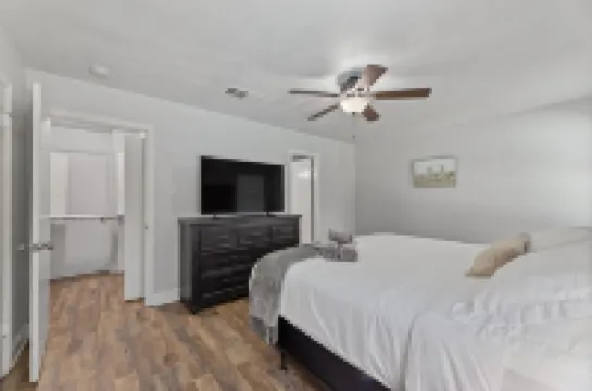 Stylish Villa in DFW - Near Stadiums • Large Pool • Pool Table