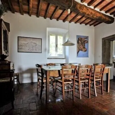 beautiful tuscan villa with pool, ideal for groups