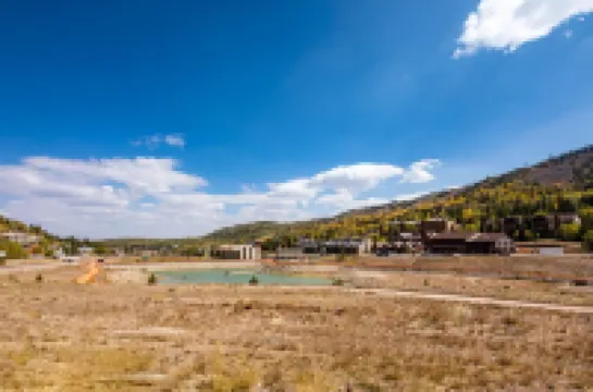 Updated Corner Unit Condo. Next to Giant Steps Ski Lift.