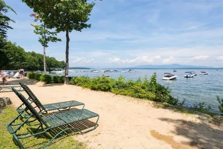 3 Bedroom lakeview townhouse!