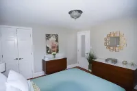 Midcentury Modern 2 Bedroom Village Oasis