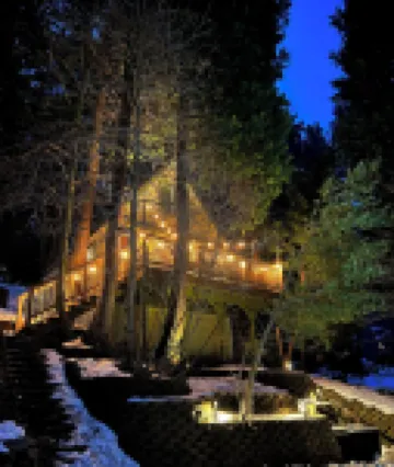 Cozy 2-bedroom cabin in charming Lake Arrowhead with full kitchen and WiFi