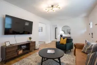 The 12th Street Retreat, King Beds, Pets Allowed