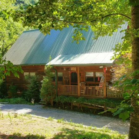 BUCK FALLS LOG CABIN, 5 bedroom Chalet RETREAT between Highlands and Franklin NC