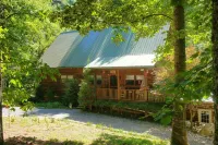 BUCK FALLS LOG CABIN, 5 bedroom Chalet RETREAT between Highlands and Franklin NC