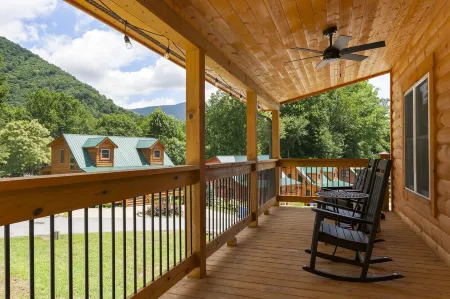 New Log Cabin in the Valley, Elk Experience, Year Round Access
