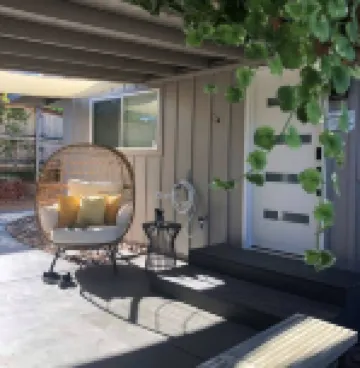 DreamCatcher-S Uptown! Walk to Shop/Dine/Hike