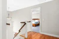 New* Spacious Vacation Private Home, 5 minutes to Beaches/ Narragansett Pier