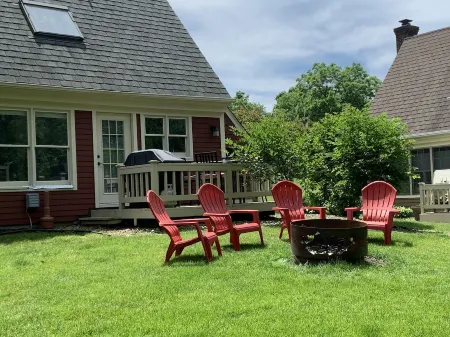 Newly Renovated. Gorgeous Retreat w/seasonal waterfall view! Dogs under 25 LBS