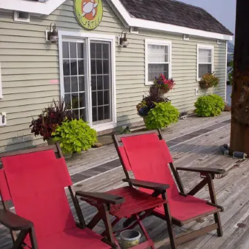 Best of Boston Houseboat Heat/AC in Boston Harbor Suite1 in Historic Navy Yard