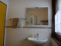 Holiday house in the quietly located holiday park Tennenbronn 施拉姆貝格酒店