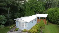 Topsy's Trailer, Private, FAST WiFi, Small Dog Ok, HOT TUB, Close to Hendo/AVL Hotels in der Nähe von Lake Powhatan Recreation Area & Campground