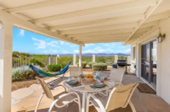 Incredible VIEWS, pool, spa, ping pong table, by GOLF course, bike and walk path