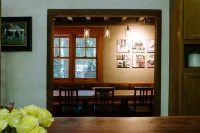 Molly’s Creekside Cabin, on Lovers Lane (Sonoma Wine Tasting/Biking Getaway)