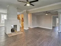 Historic 2-bedroom house with WiFi and AC in downtown Lenoir City