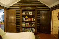1880's Log Cabin Luxe + 21st c. Comfort = Mentone's Coolest Cabin
