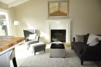 Heated Swimming Pool Retreat Near Sonoma Square