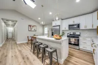 Luxurious Home in Irving TX w/ HOT TUB