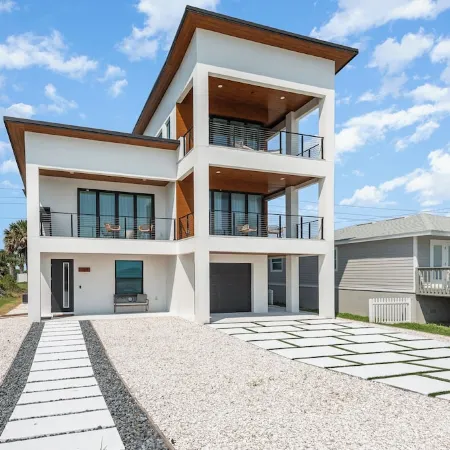 Beachfront Luxury, New, Modern Oceanview Retreat!