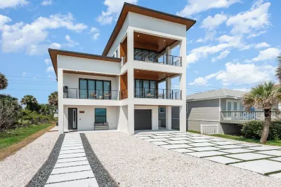 Brand New / Modern / Beachfront Oasis / Grill / 2 Car Garage