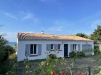 Rare! Seafront vacation home with direct access to sea and beach - Wifi