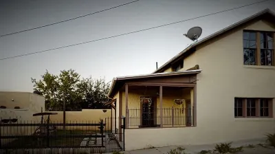 Historical cottage located in the heart of downtown (pet friendly) Hotels near Encore