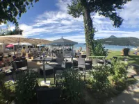 Exceptional location for this cosy studio with terrace ON THE LAKE