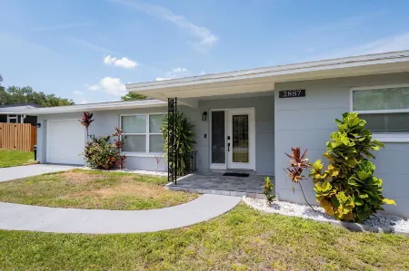 Private Heated Saltwater Pool & Spa 3-Bdrm Home in Harbor Bluffs Отели в г. Харбор-Блафс