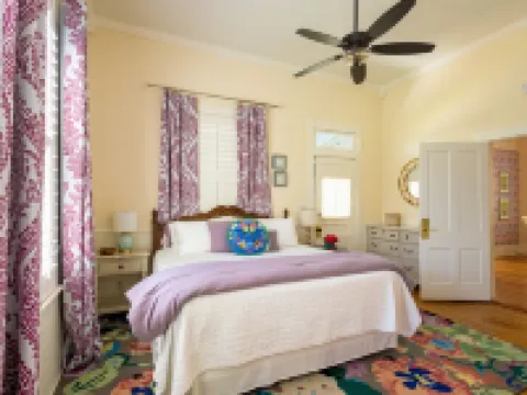 Charming Victorian Bike to Shops, Mins to Antiques & Wedding Venues 拉格蘭奇酒店