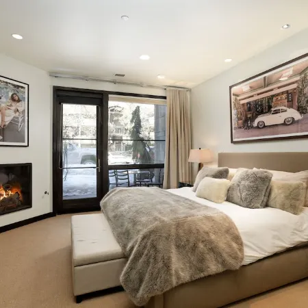 9 Million Luxury Residence at “Monarch on the Park”Downtown Aspen with Parking