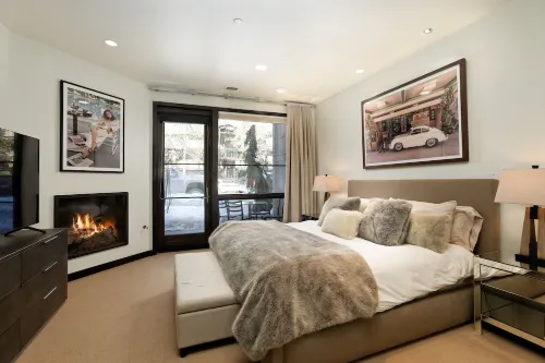 9 Million Luxury Residence at “Monarch on the Park”Downtown Aspen with Parking - Luxury
