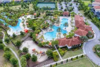 Spacious 5-Bedroom Townhome in Gated Community. Minutes from Disney! Sleeps 10