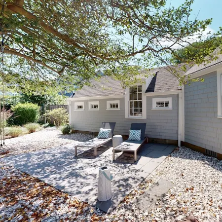 Swedish Blue and Yellow house new 2021! Just over a block to harbor and Main St