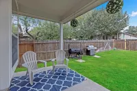 Spacious Family Home, sleeps 10 guests, plus Game Room! Hotels near Mosaic Church SA