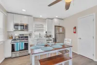 Walk 2 Beach, Outdoor Shower, Linens + Towels provided, Beach badges included