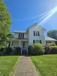 Beautiful Vintage Farmhouse, Sleeps 12, Cozy Serene Getaway! Hotels in Gibson County