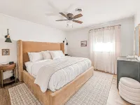 Rivers Edge• Unique Kids Playroom + Stunning Water Views + Hot Tub