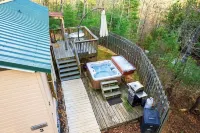Ridgetop Retreat with Mountain View & Hot Tub! Unit 3 BrysonCity! GSMR!