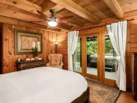 🎣 FISHING LODGE🌲 - 3 Stocked Ponds, Hot Tub, Sleeps 14, 8 acres, Arcade