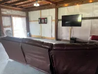 Spacious 5-bedroom House, Garage/Hot Tub/Bar, Close to RRG, Fiber WiFi