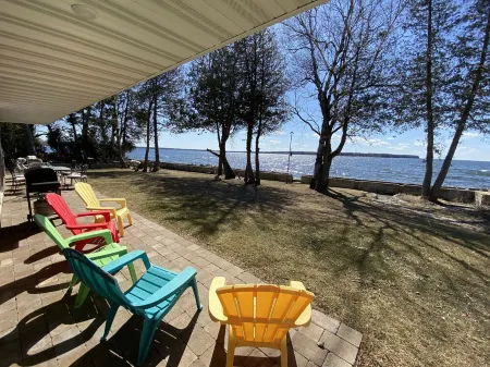 Prime Sunsets, Great Kayaking, Huge Yard, Volleyball Court, and Free Firewood