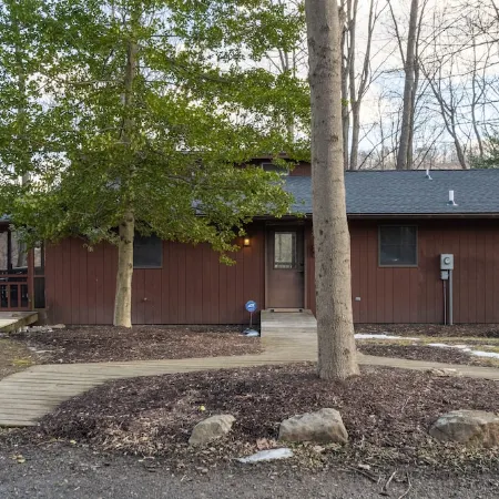 ★Cabin: Pet/Family Friendly, Hot Tub, Large Deck★