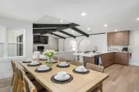 Modern house by ATT,6 flags-DFW-downtown Dallas