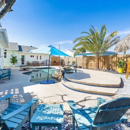 Oasis House: Heated Pool & Spa 300ft Walk to Beach