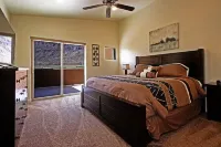 Beautiful Townhome adjacent to the Pool and Hotub